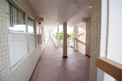 Condo in Deerfield Beach, Florida, 2 bedrooms  № 1415771 - photo 25