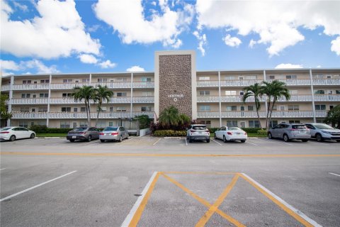 Condo in Deerfield Beach, Florida, 2 bedrooms  № 1415771 - photo 2