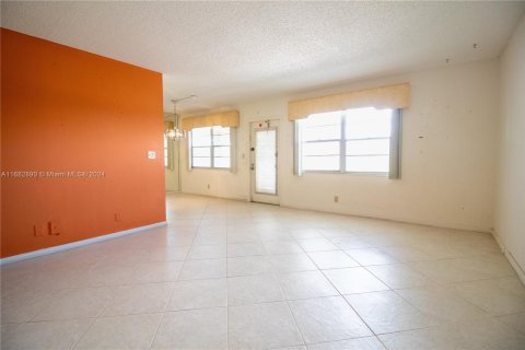 Condo in Deerfield Beach, Florida, 2 bedrooms  № 1415771 - photo 4