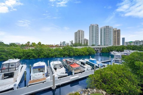 Condo in Aventura, Florida, 2 bedrooms  № 1329925 - photo 12