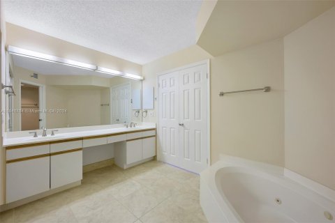 Copropriété à vendre à Aventura, Floride: 2 chambres, 136.01 m2 № 1329925 - photo 17