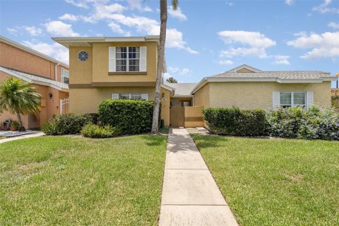 Townhouse in Palm Bay, Florida 3 bedrooms, 109.62 sq.m. № 1296392 - photo 1