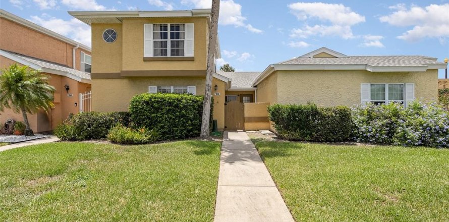 Townhouse in Palm Bay, Florida 3 bedrooms, 109.62 sq.m. № 1296392