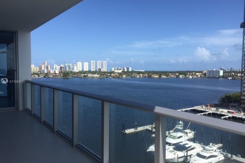 Condominio en venta en North Miami Beach, Florida, 2 dormitorios, 185.71 m2 № 2941 - foto 3