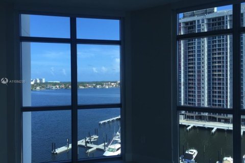 Condominio en venta en North Miami Beach, Florida, 2 dormitorios, 185.71 m2 № 2941 - foto 8