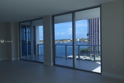 Copropriété à vendre à North Miami Beach, Floride: 2 chambres, 185.71 m2 № 2941 - photo 6