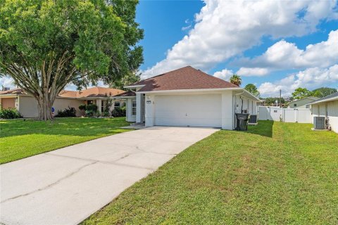 Villa ou maison à vendre à Winter Haven, Floride: 3 chambres, 145.21 m2 № 1376947 - photo 2