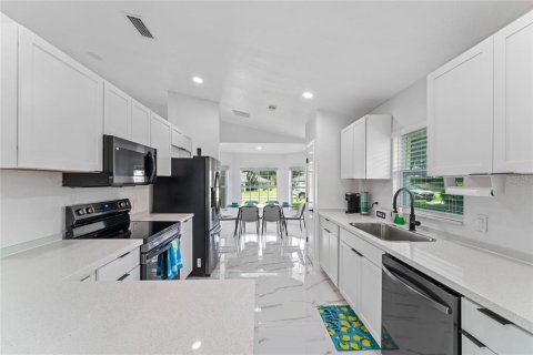 Casa en venta en Winter Haven, Florida, 3 dormitorios, 145.21 m2 № 1376947 - foto 5