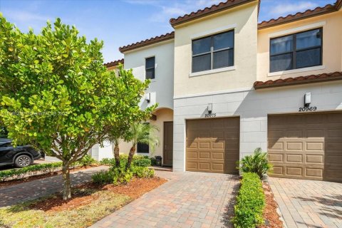 Townhouse in Pembroke Pines, Florida 3 bedrooms № 1117528 - photo 1