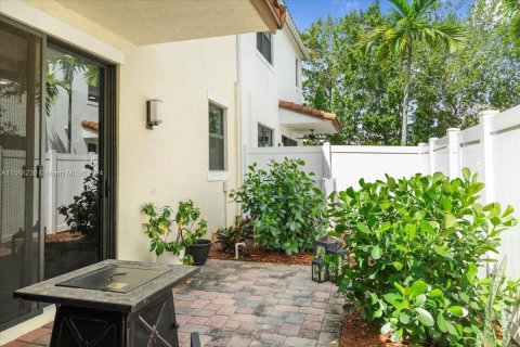 Townhouse in Pembroke Pines, Florida 3 bedrooms № 1117528 - photo 17