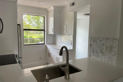 Condominio en venta en Sunrise, Florida, 2 dormitorios, 79.9 m2 № 1129246 - foto 11