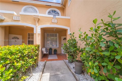 Townhouse in Miami Lakes, Florida 3 bedrooms, 141.68 sq.m. № 1116098 - photo 3