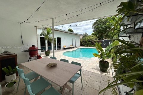 Villa ou maison à vendre à North Miami Beach, Floride: 5 chambres, 259.66 m2 № 568543 - photo 5