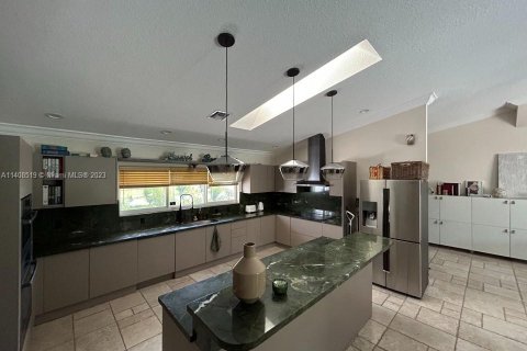 Villa ou maison à vendre à North Miami Beach, Floride: 5 chambres, 259.66 m2 № 568543 - photo 8