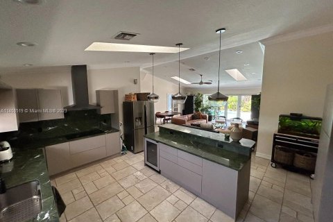 Villa ou maison à vendre à North Miami Beach, Floride: 5 chambres, 259.66 m2 № 568543 - photo 9