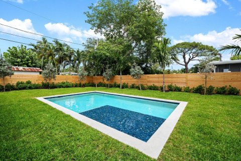 House in Wilton Manors, Florida 3 bedrooms, 297.29 sq.m. № 1104639 - photo 11