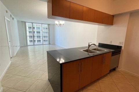 Condominio en alquiler en Miami, Florida, 1 dormitorio, 76.64 m2 № 1369065 - foto 5