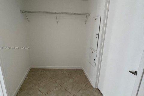 Condo in Miami, Florida, 1 bedroom  № 1369065 - photo 10