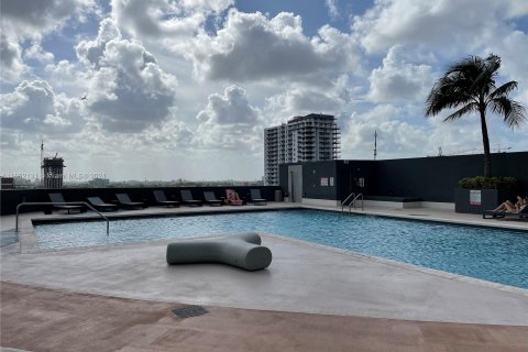 Condominio en alquiler en Miami, Florida, 1 dormitorio, 76.64 m2 № 1369065 - foto 14