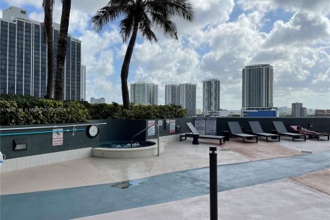 Condo in Miami, Florida, 1 bedroom  № 1369065 - photo 15