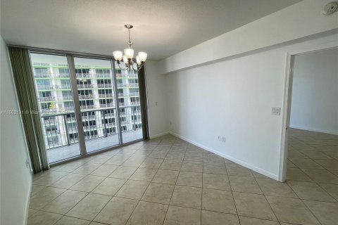 Condo in Miami, Florida, 1 bedroom  № 1369065 - photo 4