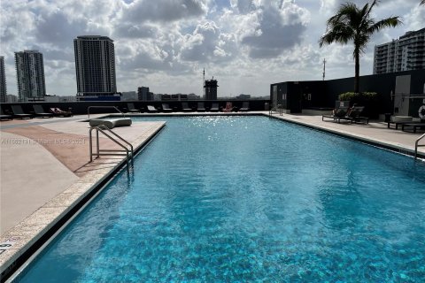 Condominio en alquiler en Miami, Florida, 1 dormitorio, 76.64 m2 № 1369065 - foto 13