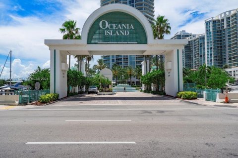 Copropriété à louer à Sunny Isles Beach, Floride: 2 chambres, 163.51 m2 № 1369025 - photo 1