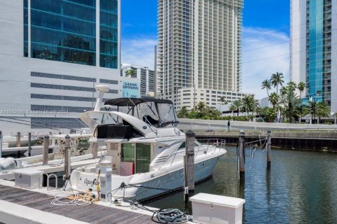 Condo in Sunny Isles Beach, Florida, 2 bedrooms  № 1369025 - photo 27