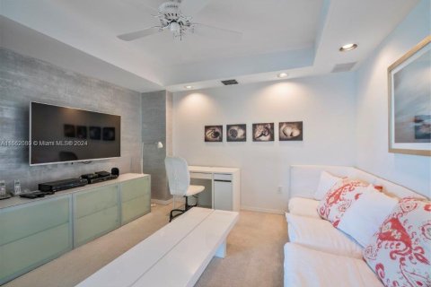 Condo in Sunny Isles Beach, Florida, 2 bedrooms  № 1369025 - photo 22