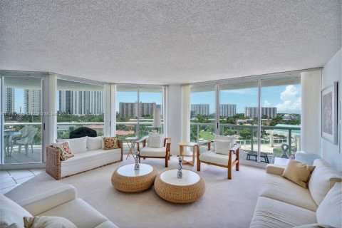 Copropriété à louer à Sunny Isles Beach, Floride: 2 chambres, 163.51 m2 № 1369025 - photo 3