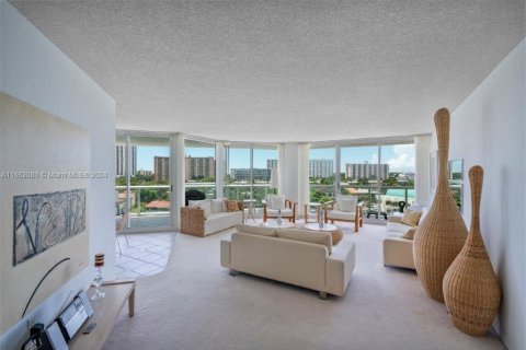 Condo in Sunny Isles Beach, Florida, 2 bedrooms  № 1369025 - photo 4