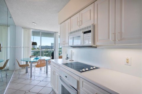 Copropriété à louer à Sunny Isles Beach, Floride: 2 chambres, 163.51 m2 № 1369025 - photo 11