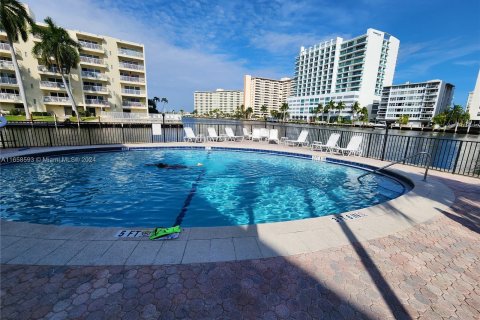 Condominio en venta en Fort Lauderdale, Florida, 1 dormitorio, 69.4 m2 № 1369066 - foto 27