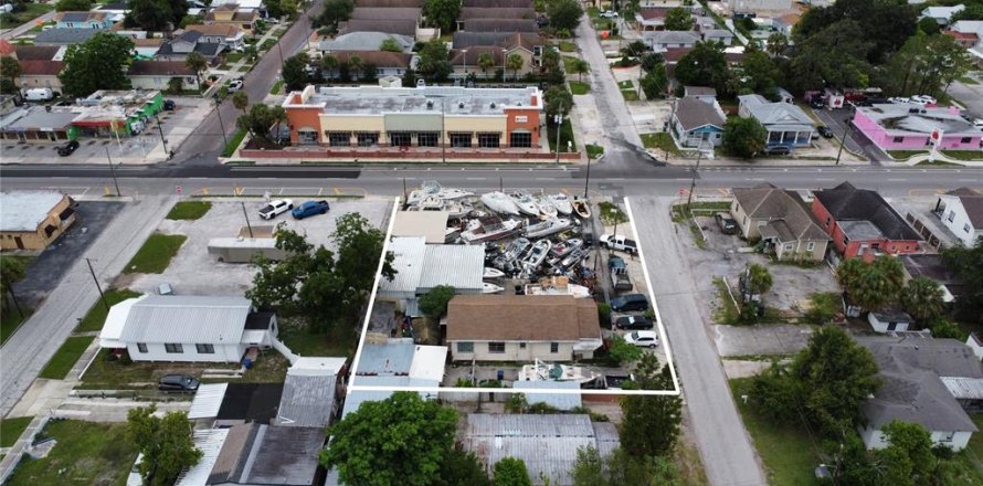 Commercial property in Tampa, Florida 111.11 sq.m. № 1276587