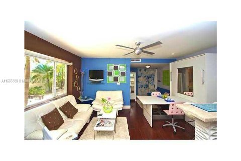 Condominio en venta en Miami Beach, Florida, 37.44 m2 № 1101908 - foto 3
