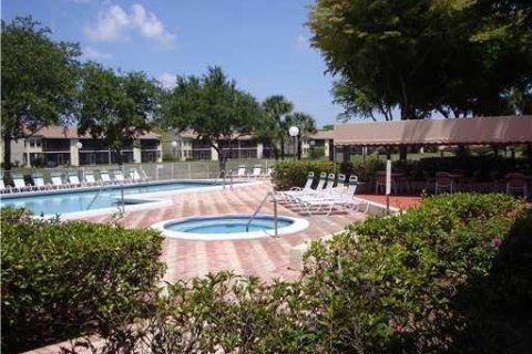 Condominio en venta en Deerfield Beach, Florida, 2 dormitorios № 732972 - foto 3