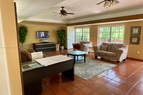 Condo in Sunrise, Florida, 2 bedrooms  № 1240219 - photo 6