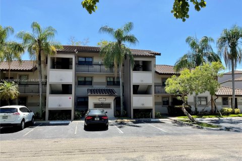 Condo in Sunrise, Florida, 2 bedrooms  № 1240219 - photo 2