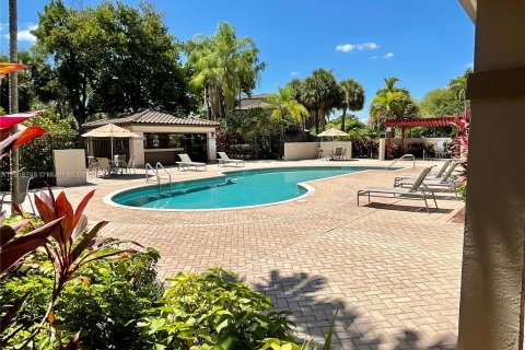 Condo in Sunrise, Florida, 2 bedrooms  № 1240219 - photo 4