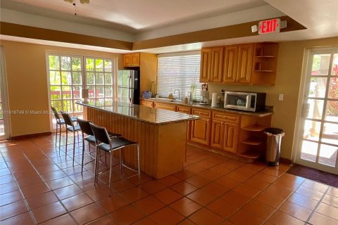 Condo in Sunrise, Florida, 2 bedrooms  № 1240219 - photo 5