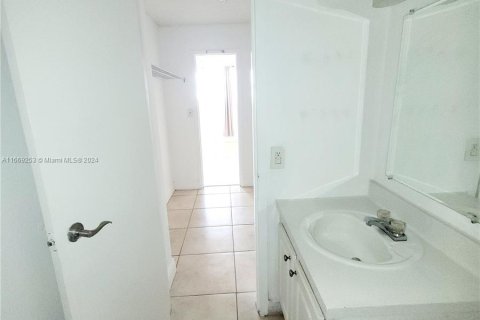 Condo in North Miami, Florida, 1 bedroom  № 1386149 - photo 21