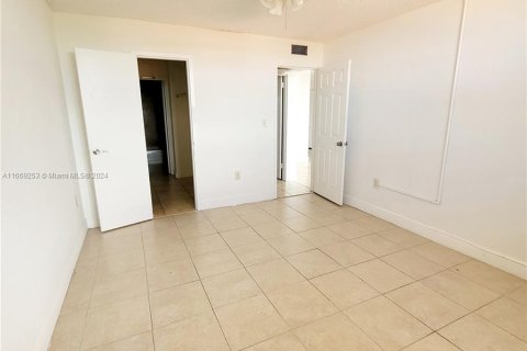 Copropriété à vendre à North Miami, Floride: 1 chambre, 62.52 m2 № 1386149 - photo 17