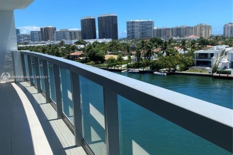 Condominio en venta en Bay Harbor Islands, Florida, 2 dormitorios, 181.9 m2 № 1365490 - foto 11