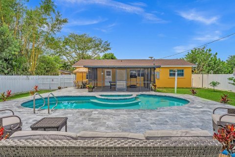 Immobilier commercial à vendre à Dania Beach, Floride: 240.15 m2 № 1365533 - photo 2