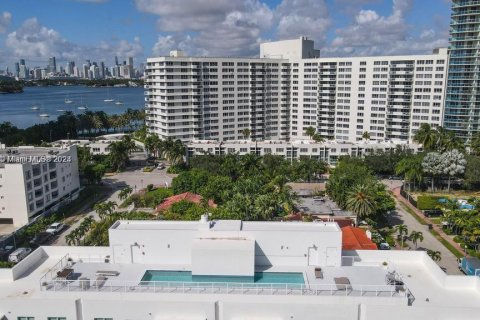 Condominio en alquiler en Miami Beach, Florida, 2 dormitorios, 116.69 m2 № 1365578 - foto 29