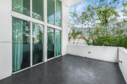 Copropriété à louer à Miami Beach, Floride: 2 chambres, 116.69 m2 № 1365578 - photo 12