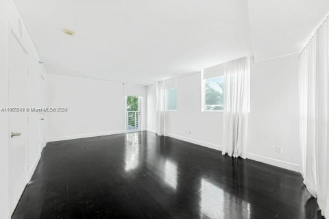 Condominio en alquiler en Miami Beach, Florida, 2 dormitorios, 116.69 m2 № 1365578 - foto 22