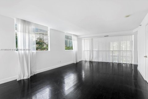 Condominio en alquiler en Miami Beach, Florida, 2 dormitorios, 116.69 m2 № 1365578 - foto 23