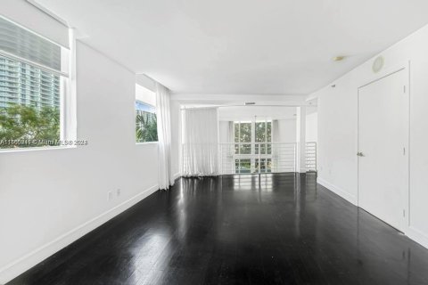 Condo in Miami Beach, Florida, 2 bedrooms  № 1365578 - photo 21