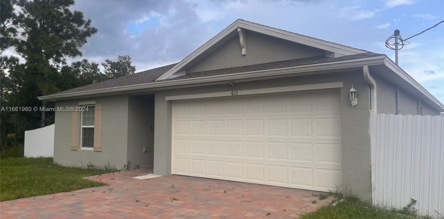 House in Lehigh Acres, Florida 4 bedrooms № 1369217